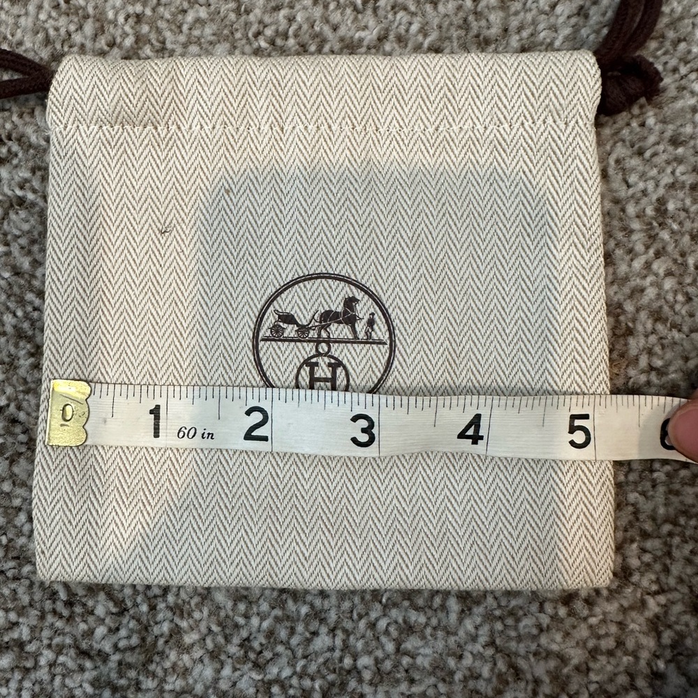 Stylish Cream Drawstring Bag - image 2